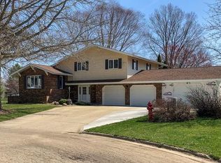 611 Diamond Ct, Morrison, IL 61270