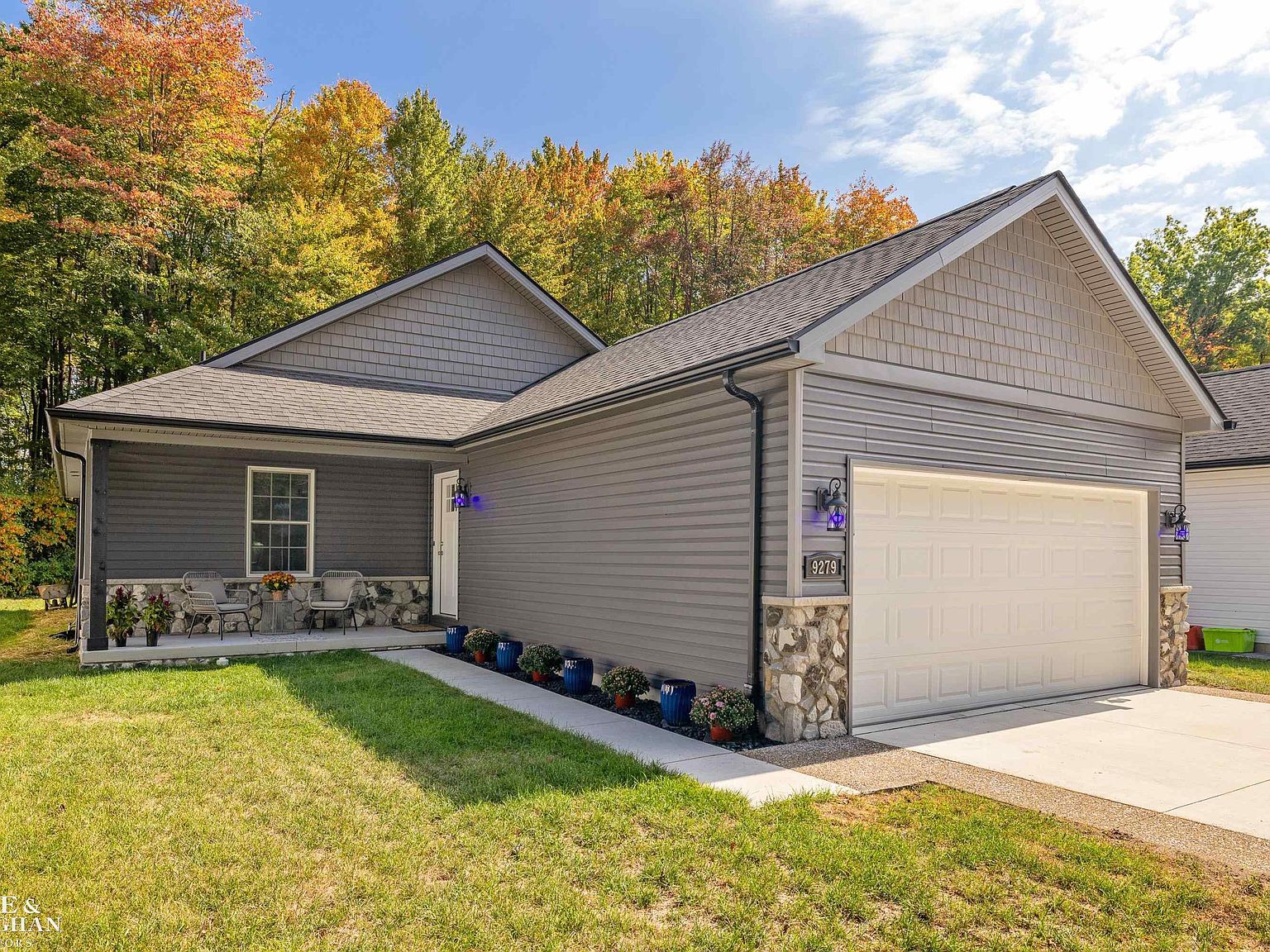 9279 Oakdale St, Clay, MI 48001
