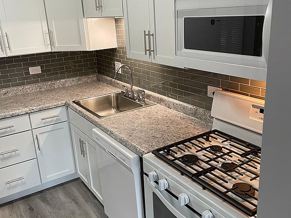 3rd image of 2000 Bayside Dr Unit 113