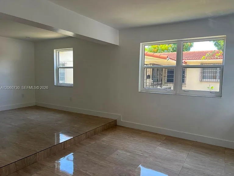 1239 SW 22nd Ave — Photo 2