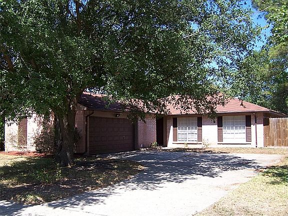 Another close up view of this adorable home.