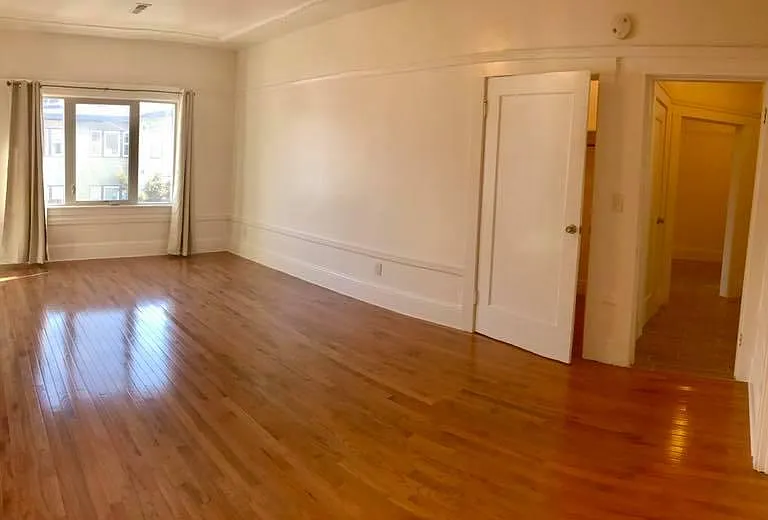 560 53rd St #560 — Photo 1