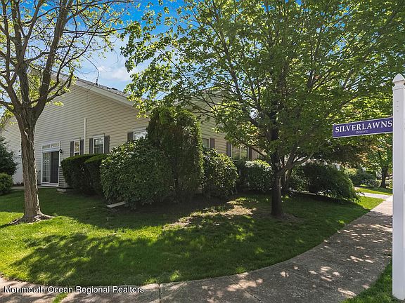 3rd image of 89 Greenlawns Dr
