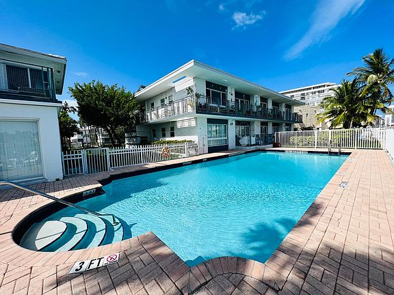 2nd image of 954 Bay Dr #7