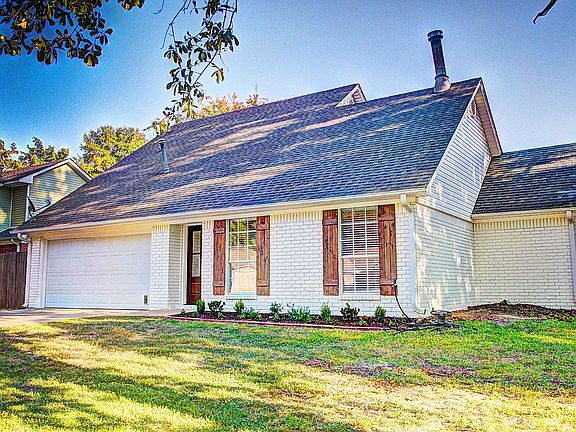 2nd image of 122 Presidio Pl