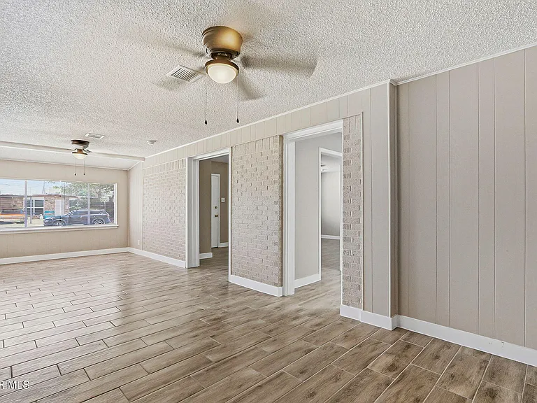 5704 Sage Ct — Photo 15