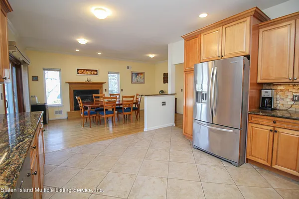 Sold by Remax Edge | media 14