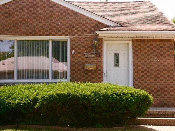2nd image of 22640 Oconnor St