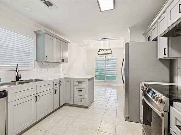 4th image of 27712 Country Dr