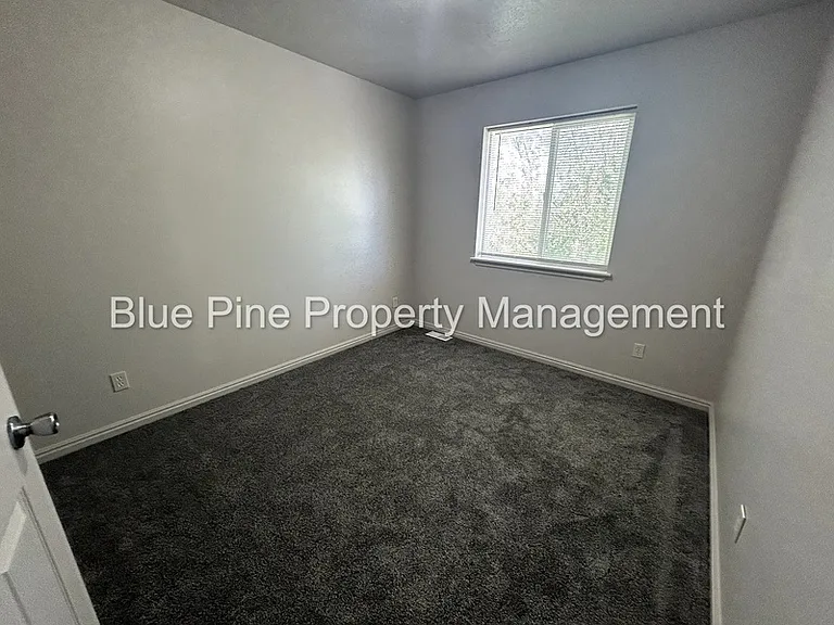 648 E Poplar St — Photo 14