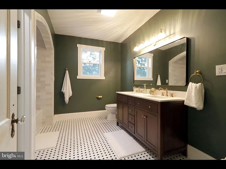 737 N Allegheny St — Photo 14