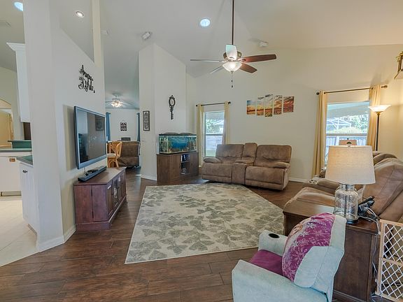 5th image of 3022 Vista Palm Dr