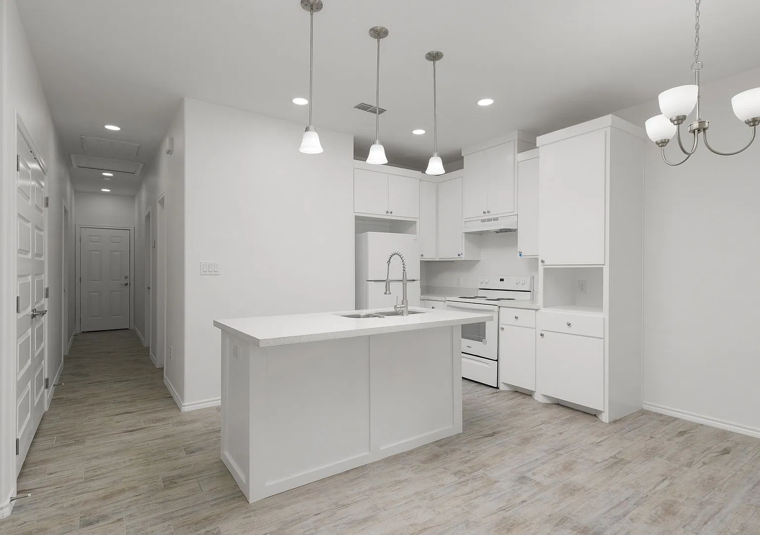 2325 N. Valley Circle — Photo 2