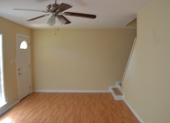 2nd image of 104 W Sycamore Ave