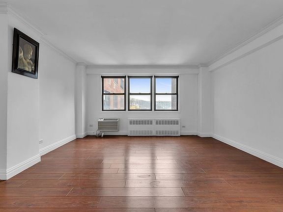 3rd image of 579 W 215th St APT 7C