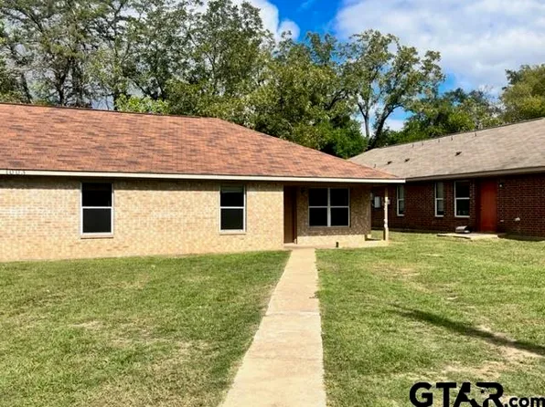 1003 W Noble St, Troup, TX 75789