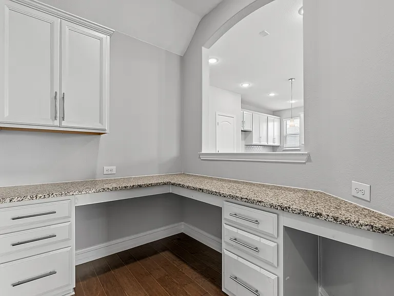 5901 Silverhollow Dr — Photo 6