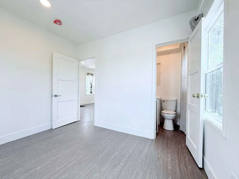 6509 State St #A — Photo 10