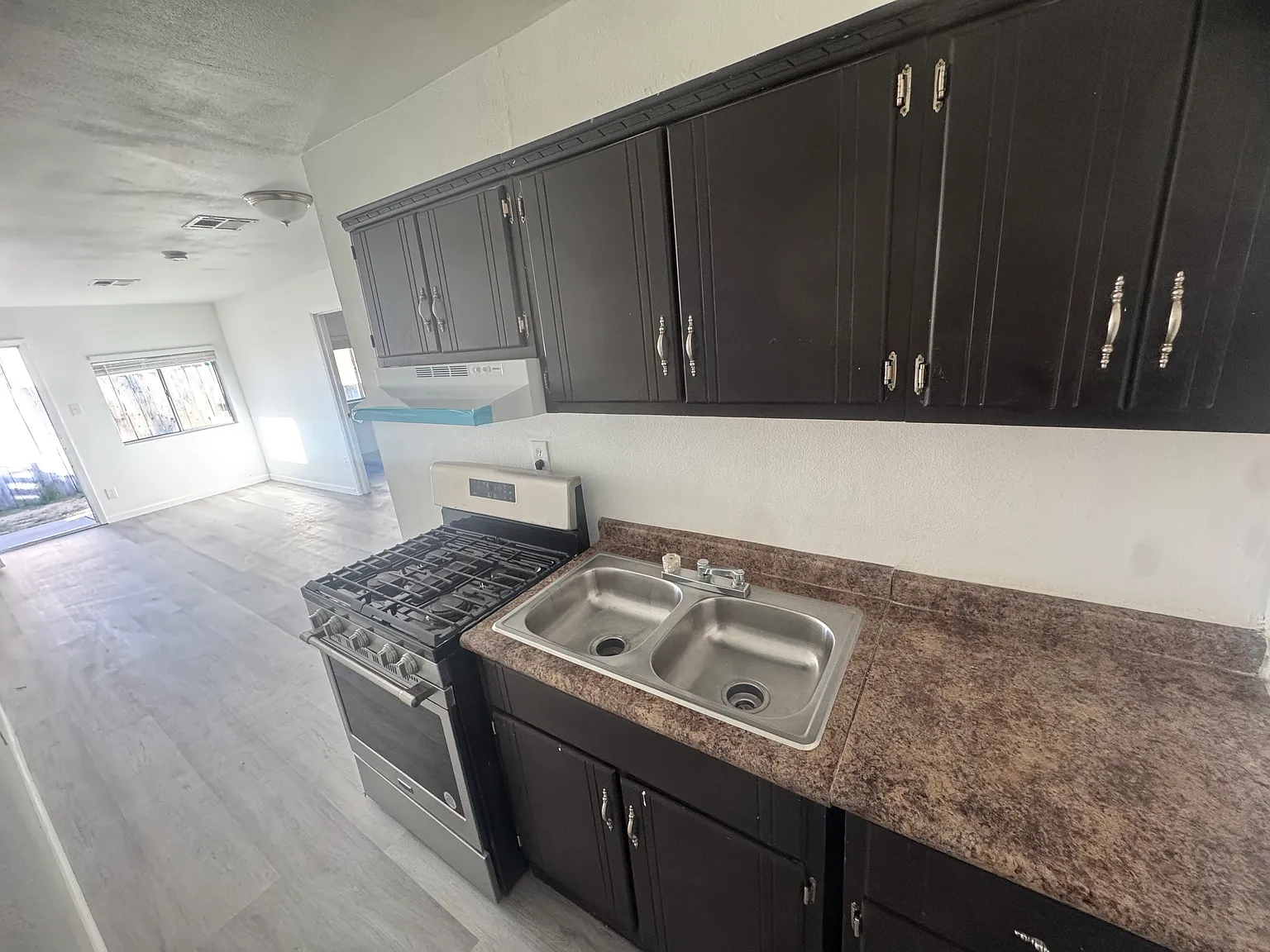 2 bed, 750 sqft, $1,500 — Photo 2