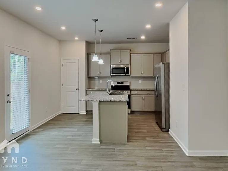 7130 Amberhouse Dr — Photo 4