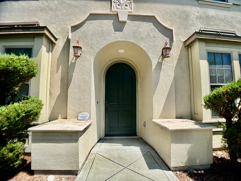 140 Levin Ave — Photo 4