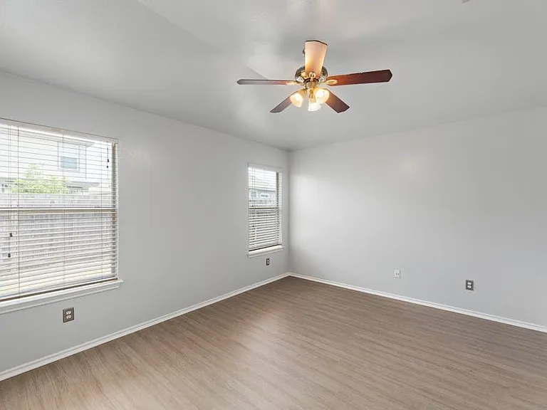 12816 Dwight Eisenhower St — Photo 15