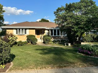 821 S Summit Ave, Villa Park, IL 60181