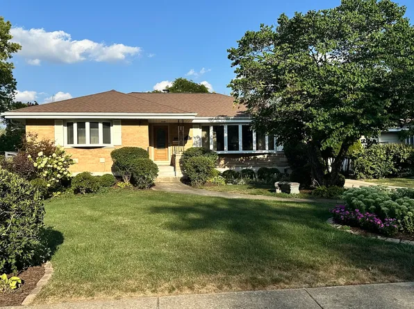 821 S Summit Ave, Villa Park, IL 60181