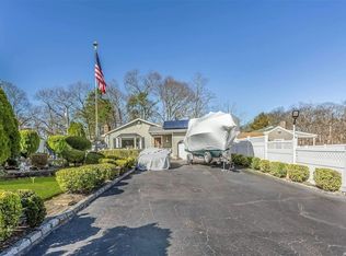 205 Mooney Pond Rd, Selden, NY 11784