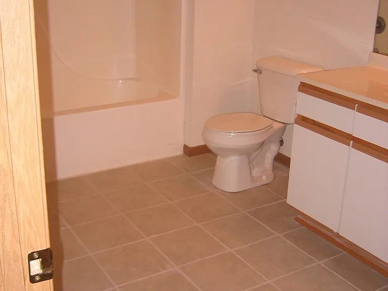 Windsor Pond Apartments — Photo 29