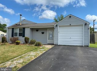 9 Indian Park Rd, Levittown, PA 19057