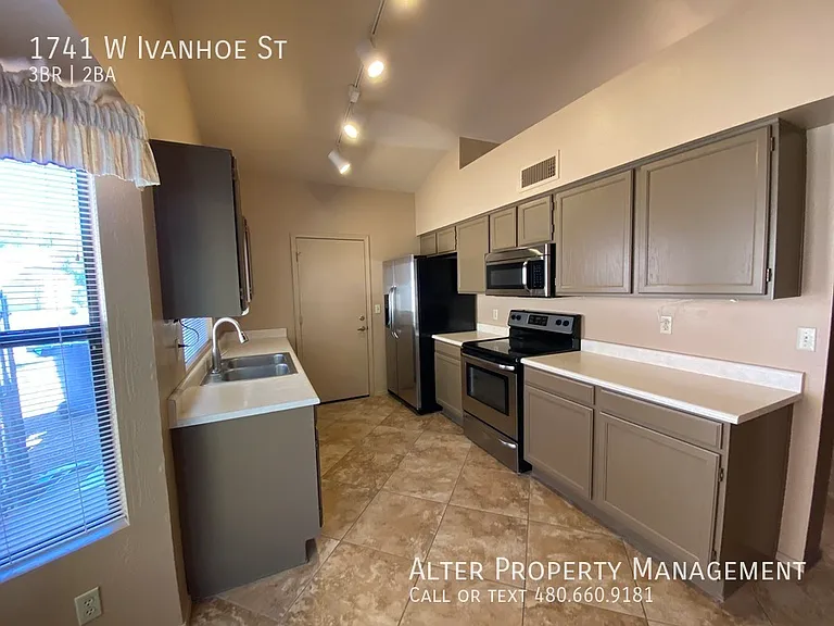 1741 W Ivanhoe St — Photo 7
