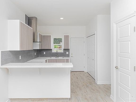 4th image of 4805 Hernandez Dr