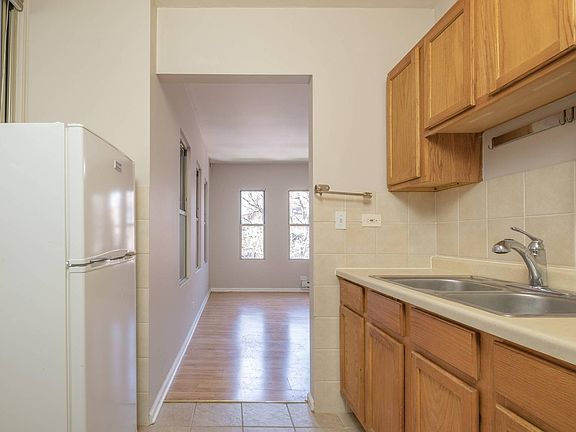 5th image of 5511 N Kenmore Ave APT 305