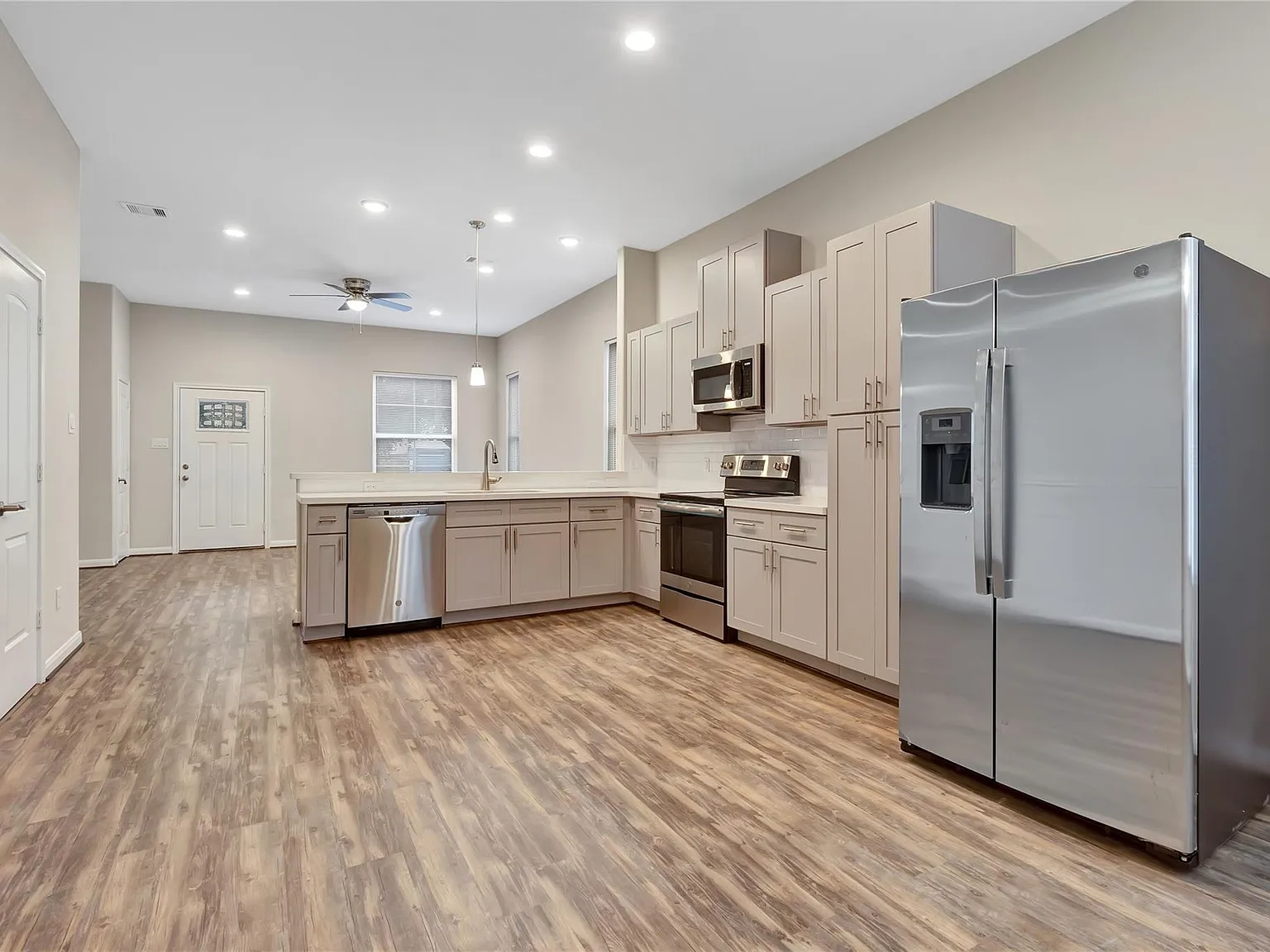 2 bed, 2.5 bath, 1388 sqft, $1,850 — Photo 1