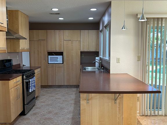 2nd image of 1221 Havenhill Way