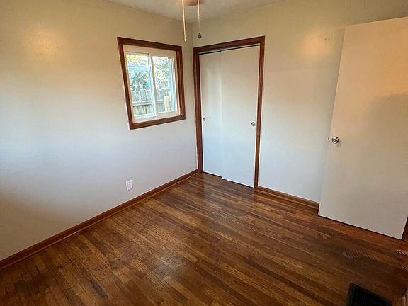 3rd image of 2885 Brownlee Ave