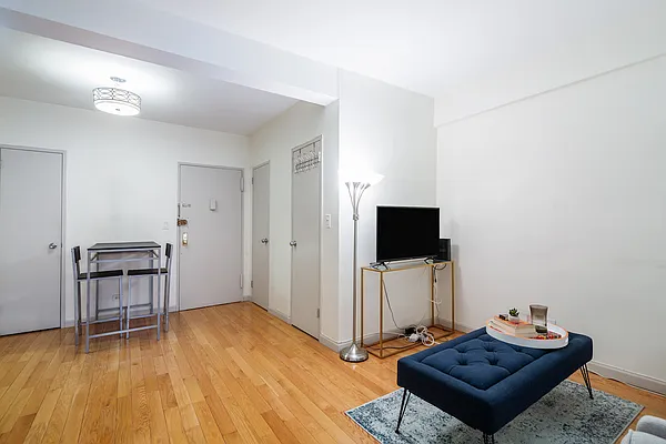 Rented by Luxian International Realty LLC | media 24