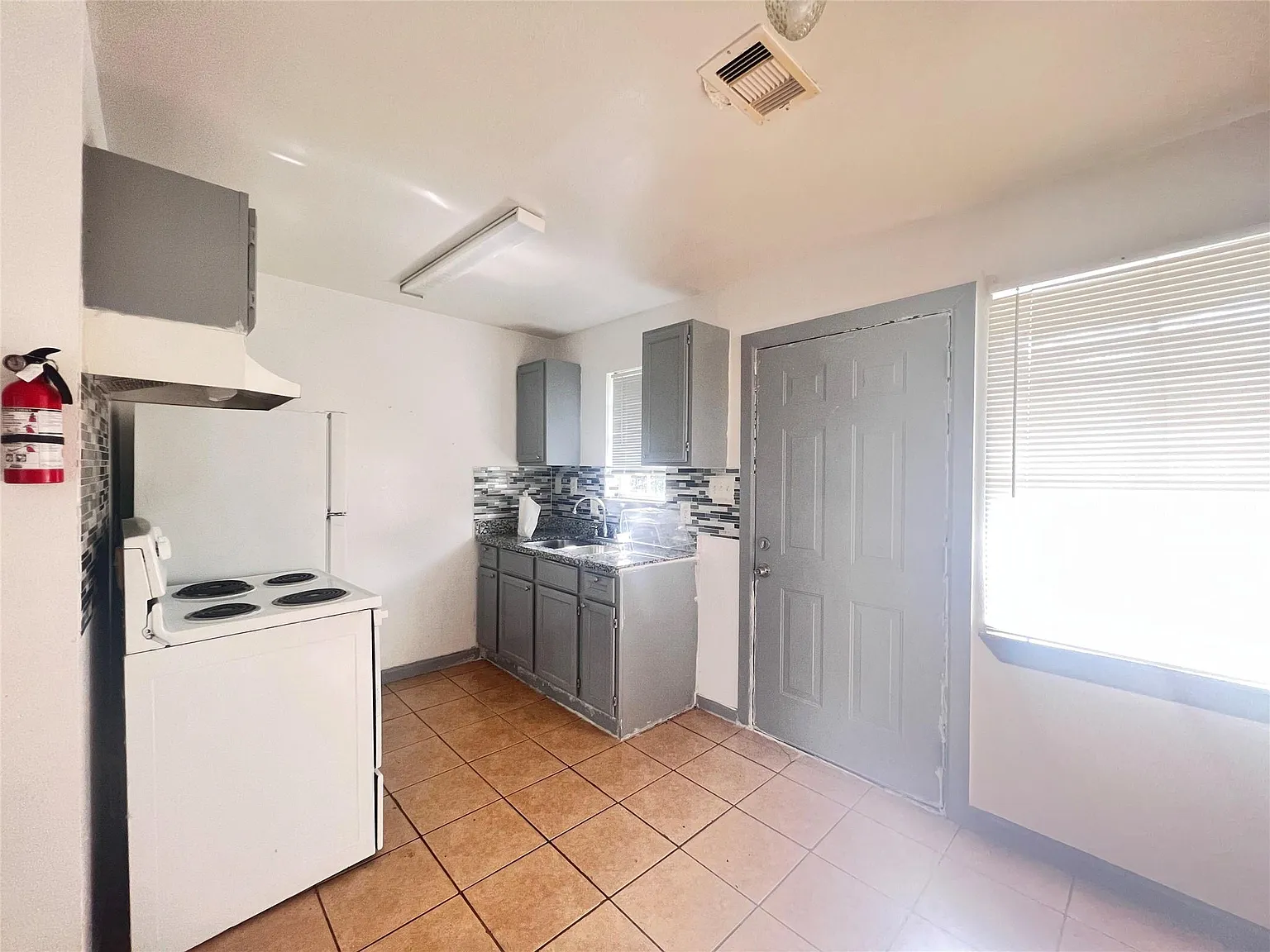2 bed, 1.0 bath, 720 sqft, $890 — Photo 4