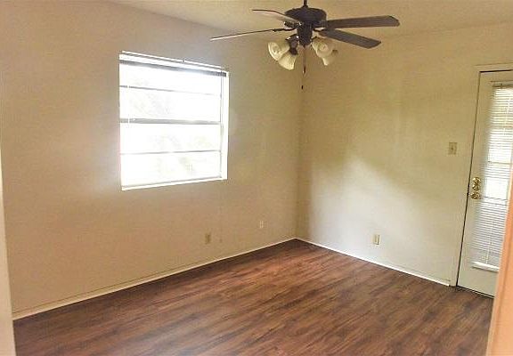 4th image of 402 Hedgewood Dr APT D