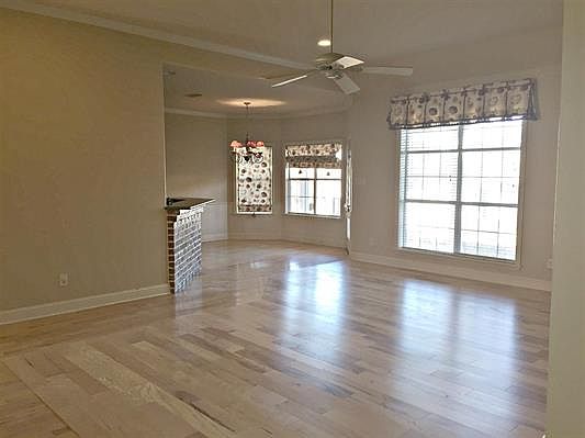 3rd image of 100 Willow Brook Dr