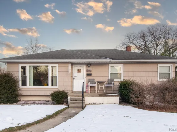 21858 Pleasant Ave, Eastpointe, MI 48021