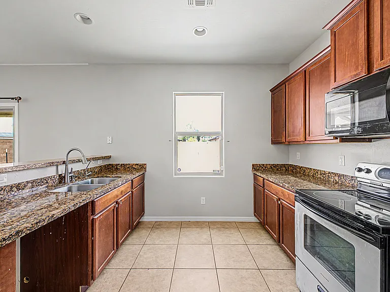 25392 W Carson Dr — Photo 6