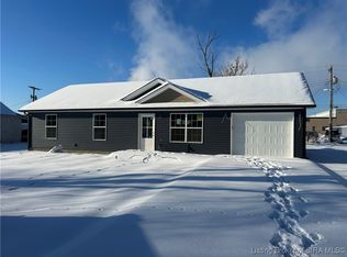 740 N 1st St, Austin, IN