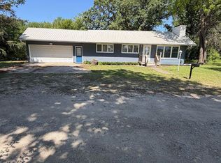 1864 100th St, Oelwein, IA 50662