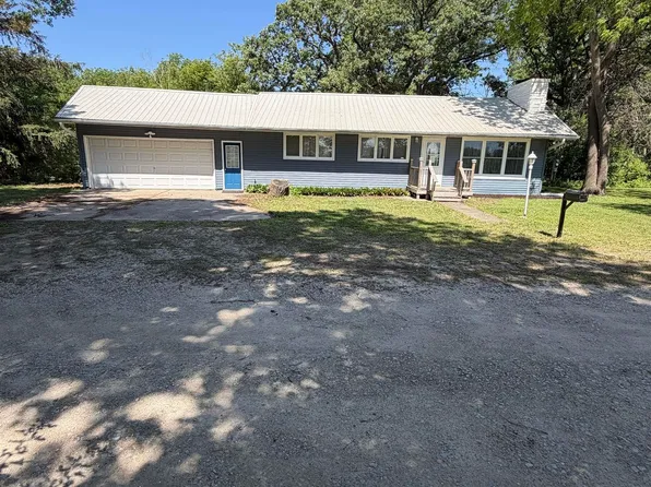 1864 100th St, Oelwein, IA 50662