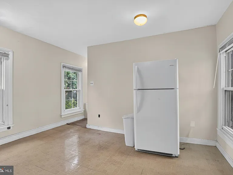 350 Green Ln #2R — Photo 13