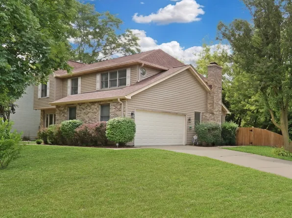 400 Cross Arm Dr, Grayslake, IL 60030