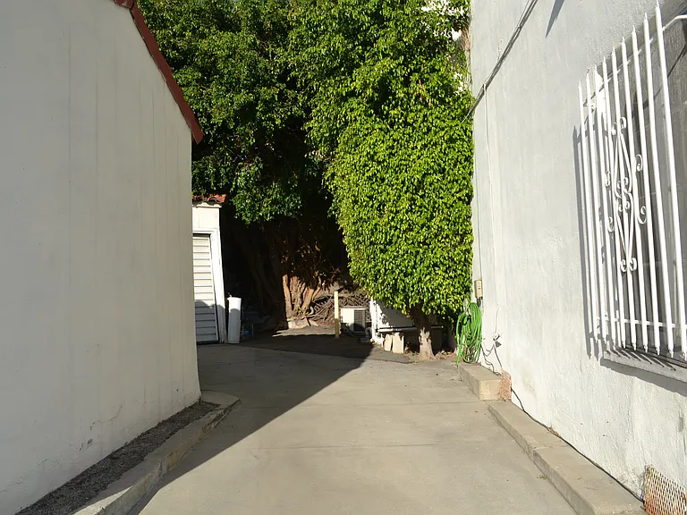 936 S Sherbourne Dr — Photo 24