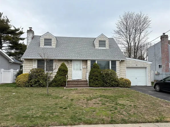 64 Arlyn Drive E, Massapequa, NY 11758